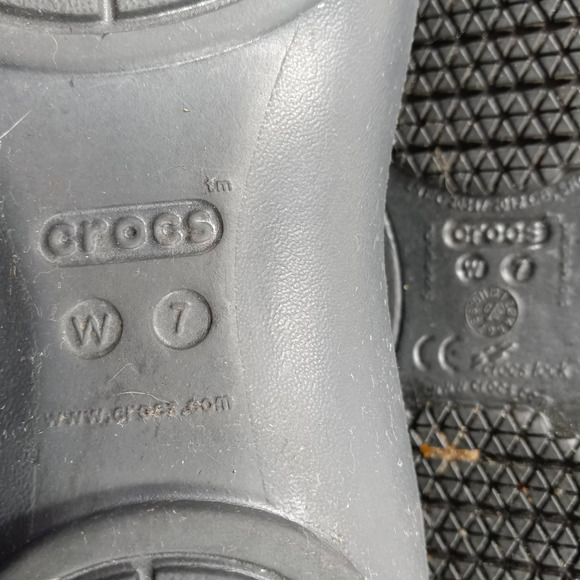 Mismatch Crocs Kadee At Work Women Slip-On Flats Black - Picture 5 of 6